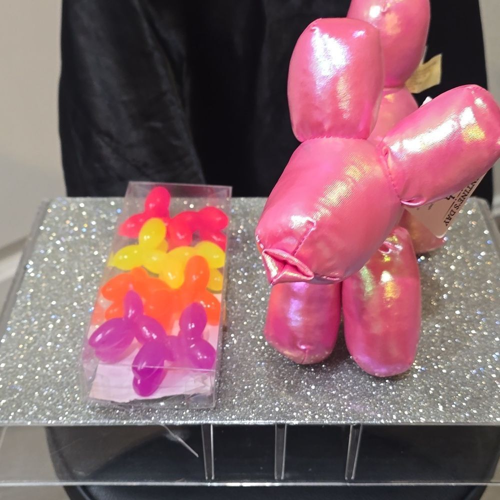 Ways To Celebrate Metallic Balloon Dog & Set Of 4 Party Favors - Picture 7 of 9